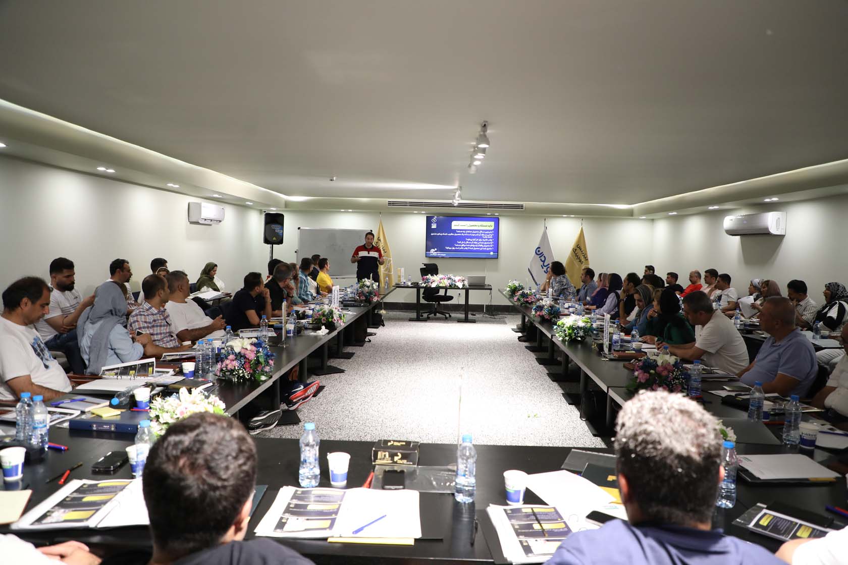 دومین، سومین و چهارمین جلسه بیزنس کوچینگ با تدریس دکتر ربانی و حضور کارآفرینان و صاحبان کسب و کار در جزیره کیش برگزار شد